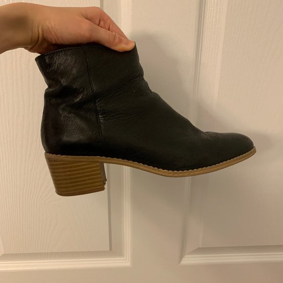 Clarks leather ankle boots US 8 (black)